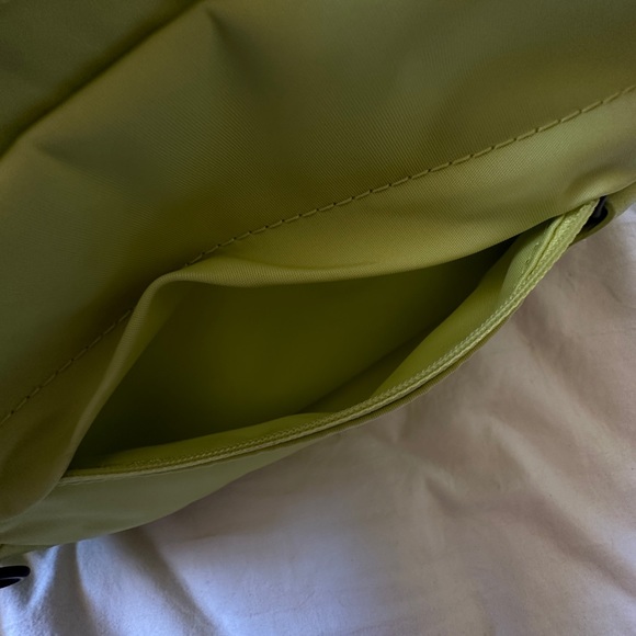 Neon green lululemon belt bag - Picture 7 of 8